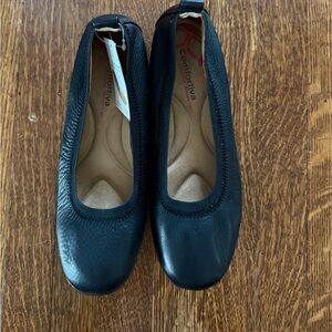 Comfortiva Women's Black Leather Flats